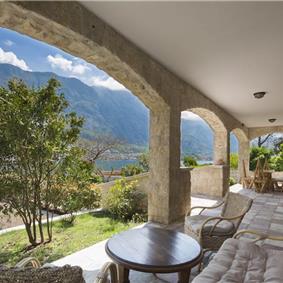 5 bedroom bayside villa with pool near Kotor, sleeps 12